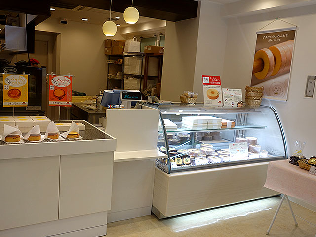 バウムクーヘン工房HANAMIZUKI店内